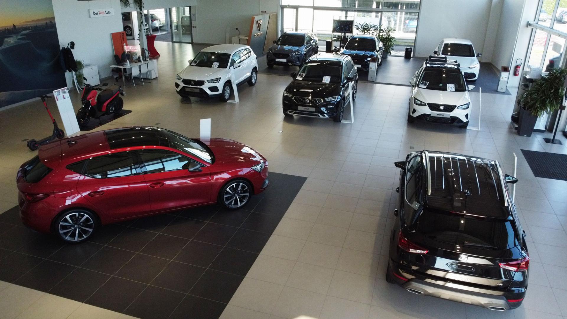 Showroom Seat